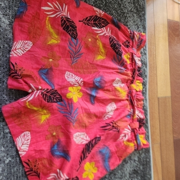 NWT Liz Banks Limited Red w/Floral Cotton 5" Inch Inseam Paperback Shorts sz 3X - Picture 8 of 11